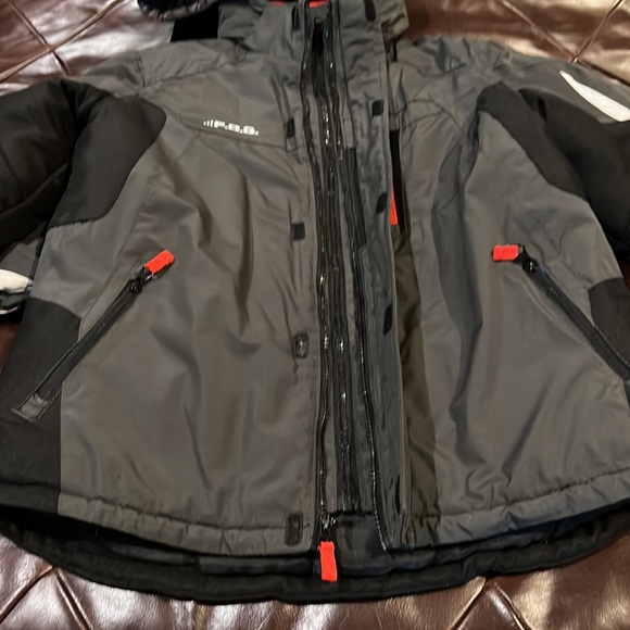 London Fog boy’s jacket. - Picture 11 of 13